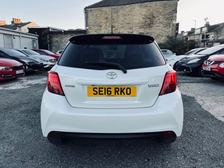 2016 Toyota Yaris 1.33 VVT-i Design 5dr HATCHBACK Petrol Manual