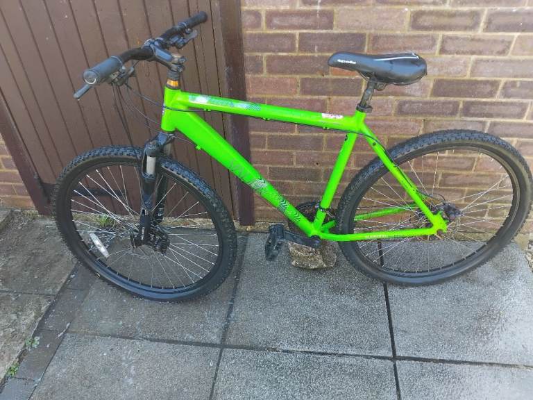 Apollo valier mountain bike NEEDS NEW REAR WHEEL