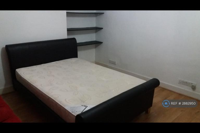 1 bedroom in Crewe Place, London, NW10 (#2882950)