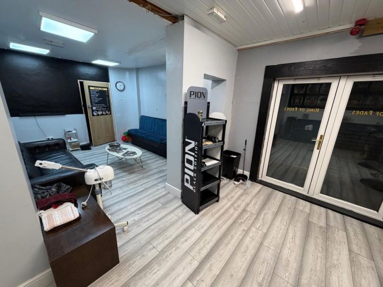 Barber shop to let prime location 💈