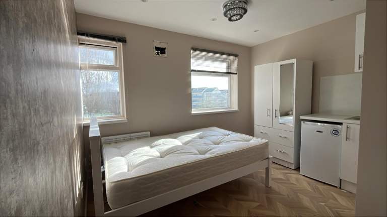 Modern Studio-Northolt-NO DEPOSIT NEEDED