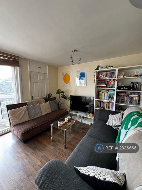 3 bedroom flat in Hind Grove, London, E14 (3 bed) (#2836666)