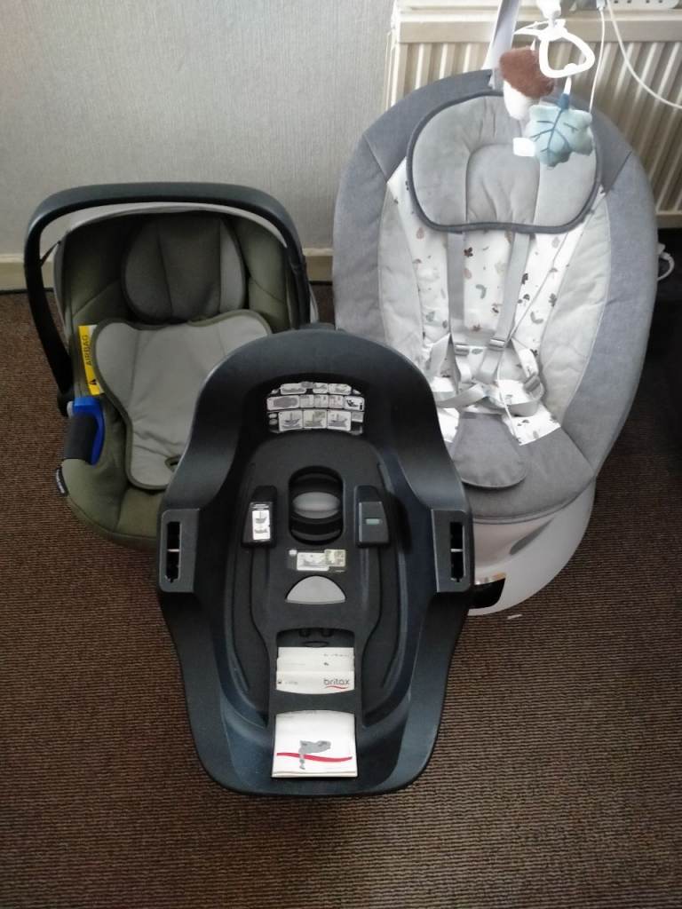 Britax Baby-Safe iSense Car Seat with Flex Base – Good Condition
