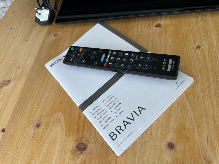 32 inch Sony TV - Ideal for kids room