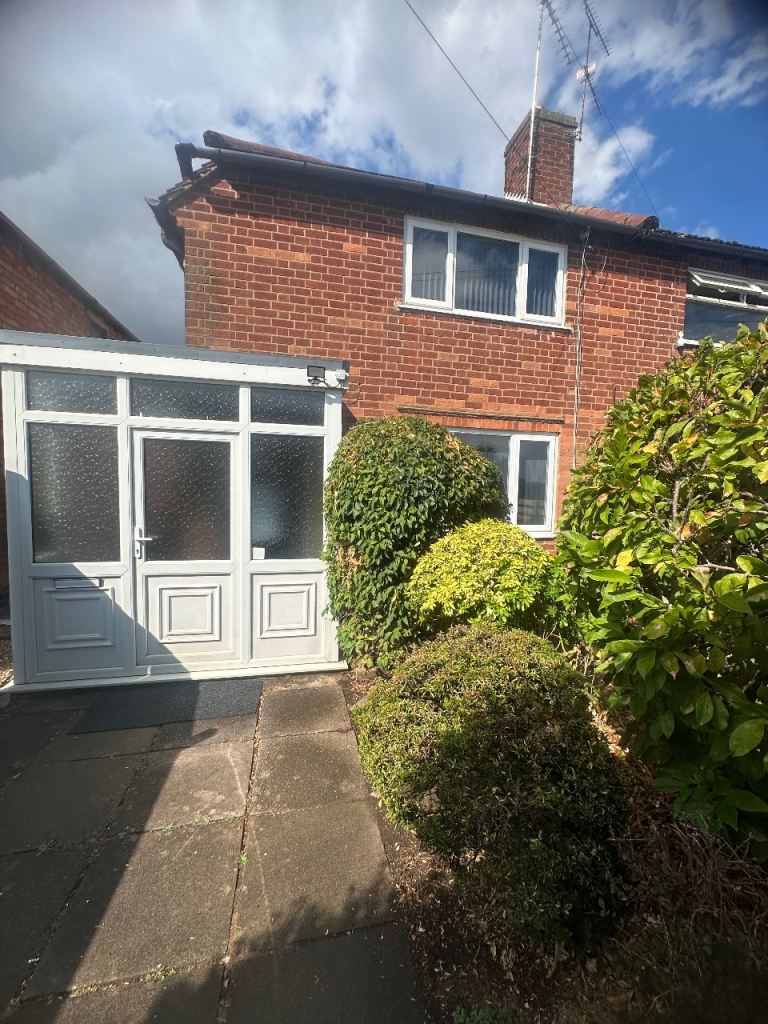 3 bedroom newly renovated house Birstall 