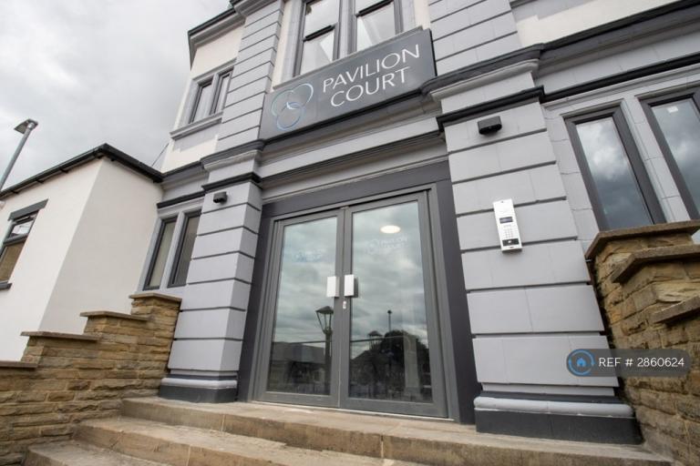 1 bedroom flat in Stanningley Road, Pudsey, LS28 (1 bed) (#2860624)