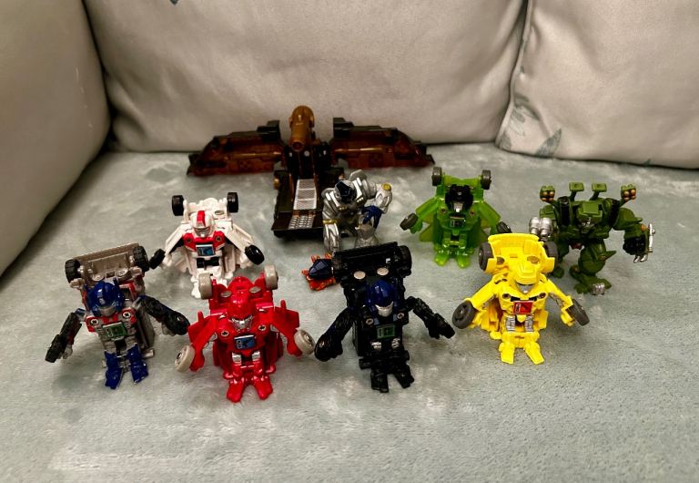 image for Mix of 9 x mini transformer figures
