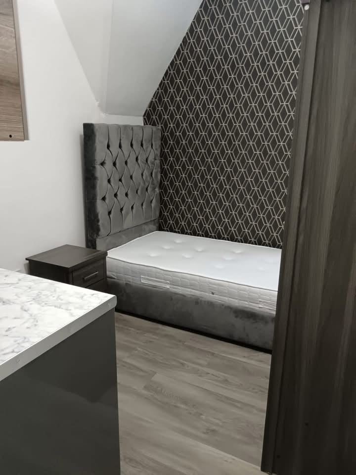 *** Single Ensuite Room ***