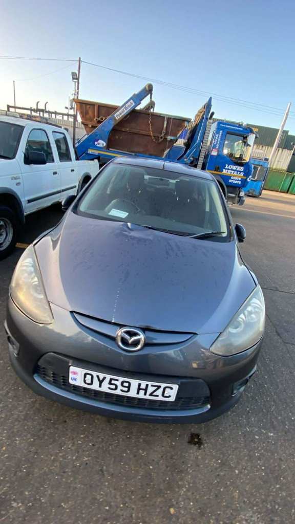 BREAKING MAZDA 2 GREY PARTS 