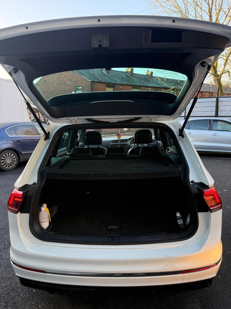 2018 Volkswagen Tiguan 2.0 TDi 190 4Motion R-Line 5dr DSG ESTATE DIESEL Automatic