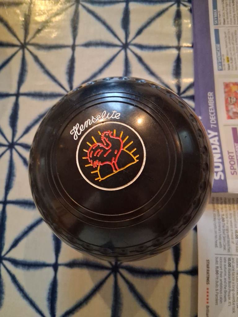 4 x Henselite Bowls size four