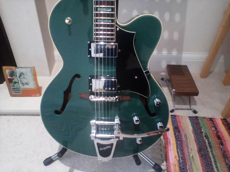 Peerless 'Gigmaster' Standard Archtop.