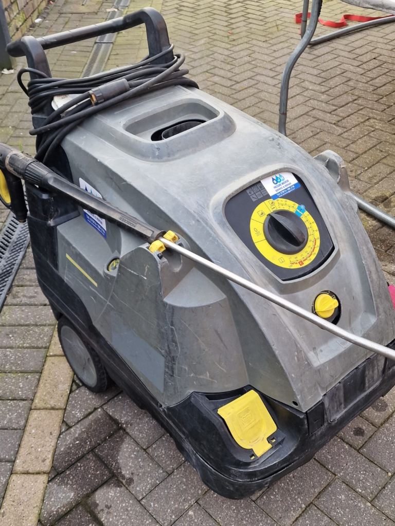 Kärcher Hot & Cold Pressure Washer (Commercial Grade