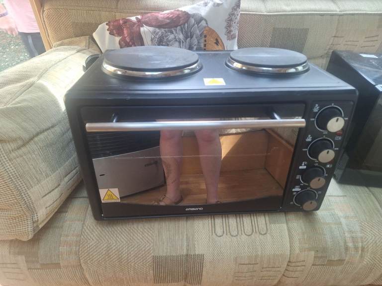 Compact Electric Mini Oven with Double Hob – Good Condition