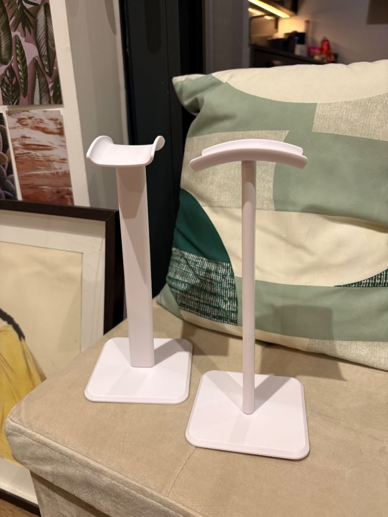 20 Pieces of White Headphone Stands – Brand New 