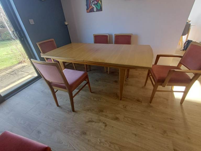  Vintage dining room table, 8 chairs (2 carvers)