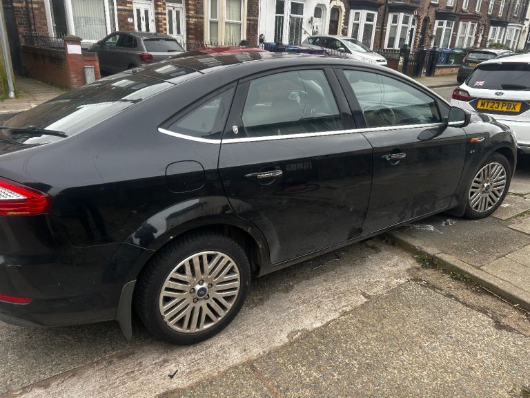 2.0 litre petrol ford mondeo ghia