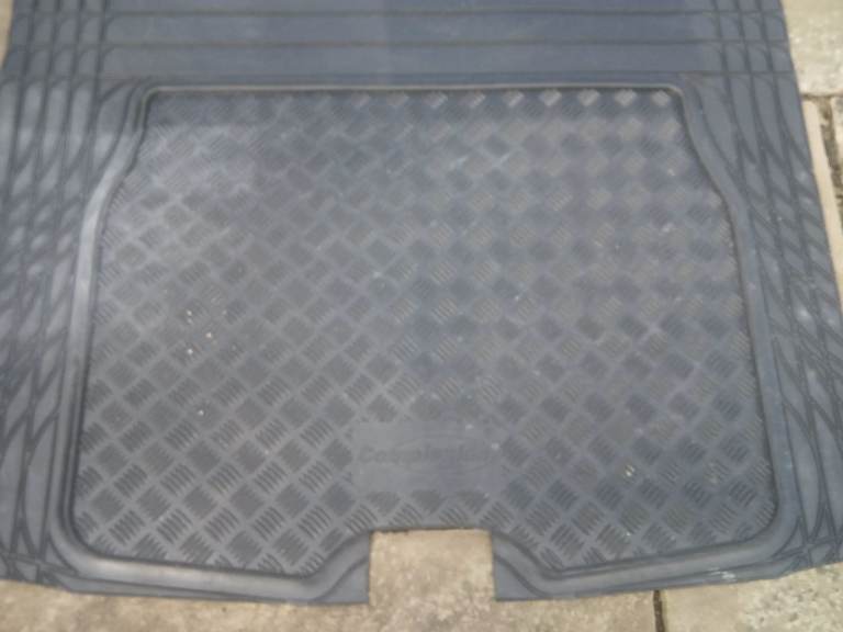 range rover sport  boot mat and drinks holder [61]
