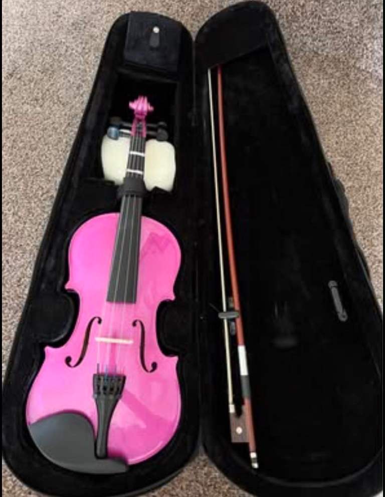 Gear4music pink violin