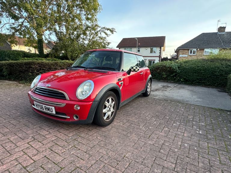 Mini Cooper 2006 Manual 1.6 petrol red paint peal