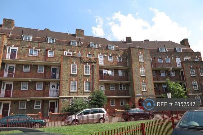 4 bedroom flat in Hawkins House, London, SE8 (4 bed) (#2857547)