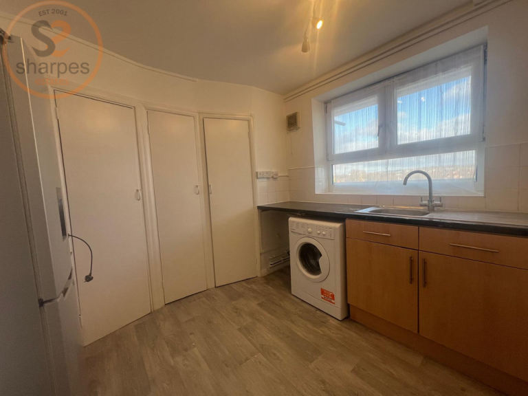 1 bedroom flat in Fitch Court, Laburnum Road, Mitcham, Surrey