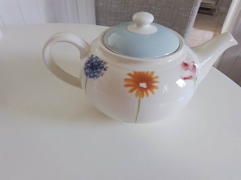Teapot In Cream Ceramic Glaze With Pretty Delicate Flower Detail 
