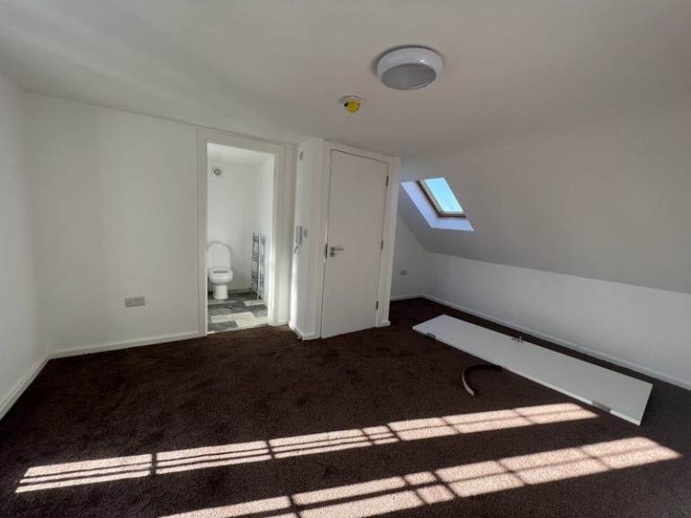 🏠 Ensuite Double Room | Bills Included | 1 Room Available