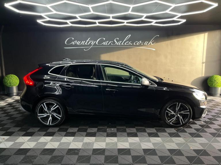 2019 Volvo V40 2.0 D2 R-Design Edition Auto Euro 6 (s/s) 5dr HATCHBACK Diesel Automatic