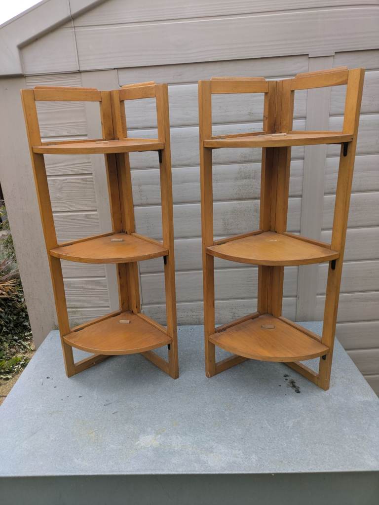 Corner display case in teak wood 