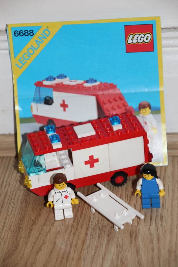 Lego Classic Town 6688 Ambulance  * with instructions *