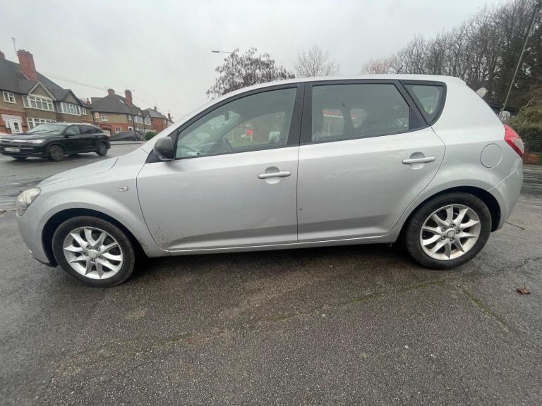2010 Kia Ceed 1.6 CRDi 1 Euro 4 (s/s) 5dr HATCHBACK Diesel Manual