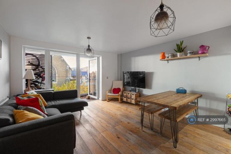 2 bedroom flat in Pelton Road, London, Uk, SE10 (2 bed) (#2997665)