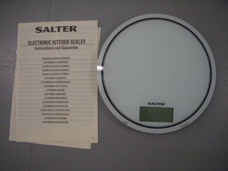 Salter glass electronic scale