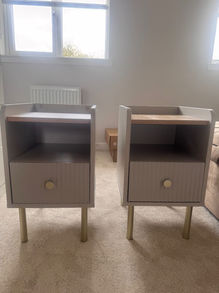 2 Bedside Tables 