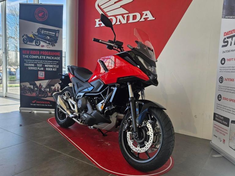 2025 HONDA NC 750X in Fighting Red 