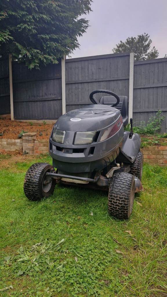 Ride on lawn mower