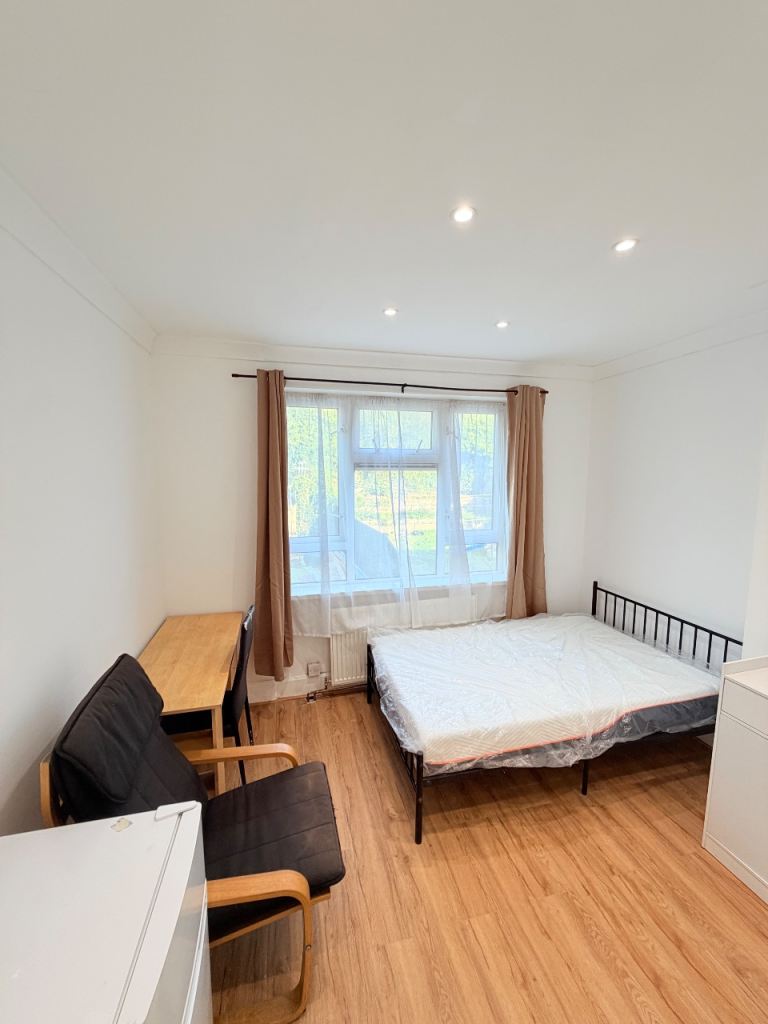 Spacious Double Room for Single Person – Farley Hill Road, Luton LU1