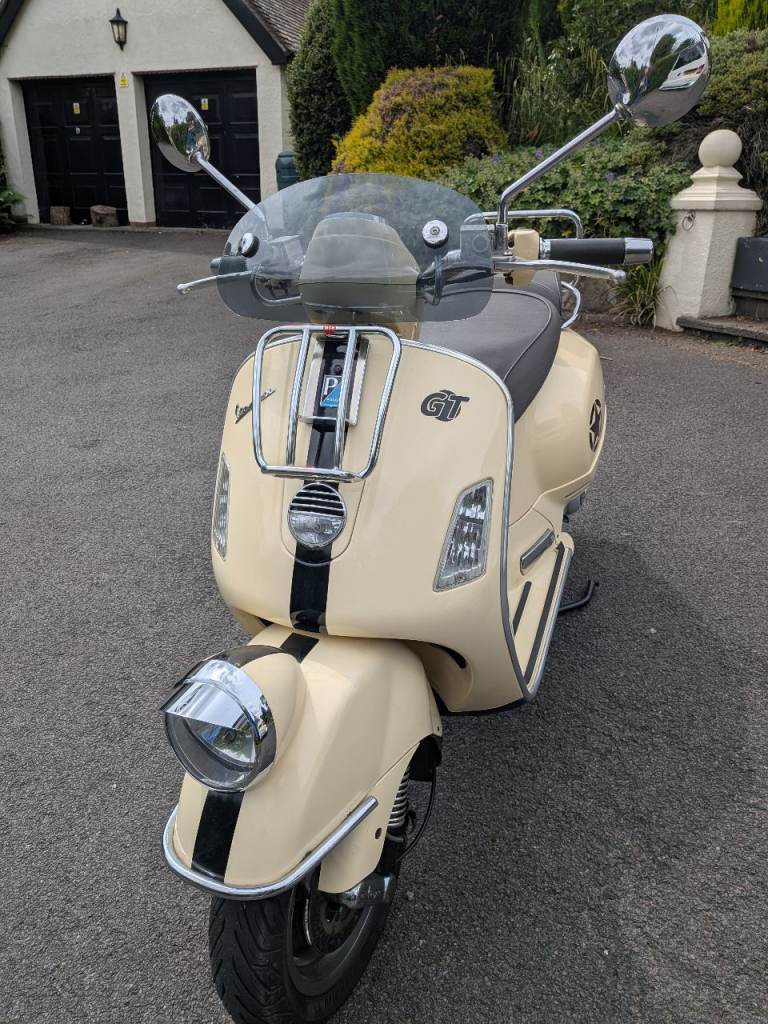 Piaggio, VESPA, 2011, 244 (cc)