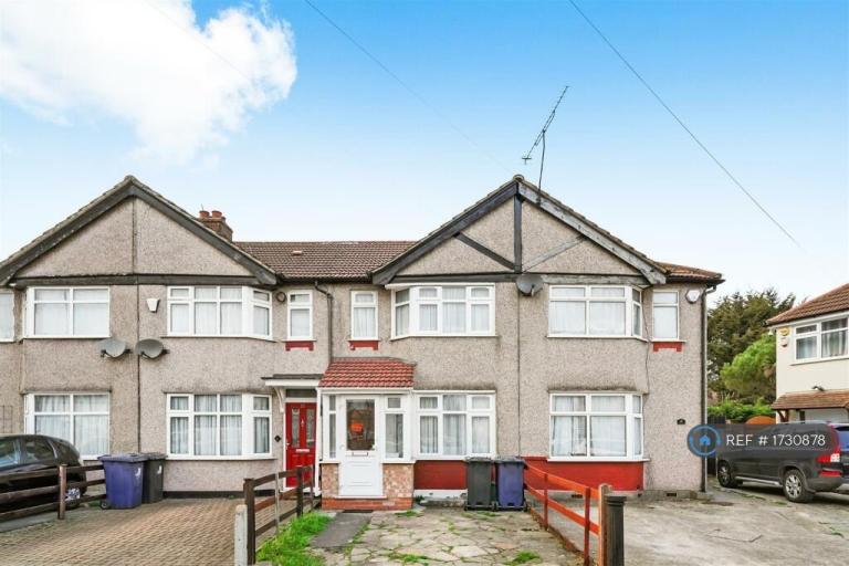 2 bedroom house in Kingsmead Drive, Northolt, UB5 (2 bed) (#1730878)