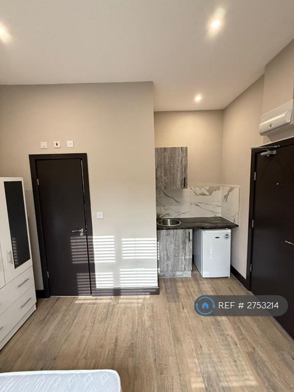 Studio flat in Marsh Road, Pinner, HA5 (#2753214)