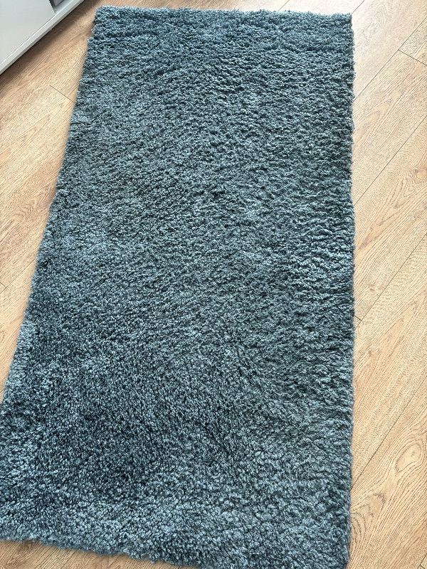 Cosy Shaggy Blue Rug – Good Condition
