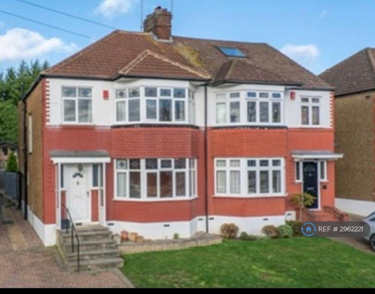 3 bedroom house in Willow Walk, London, N21 (3 bed) (#2962221)