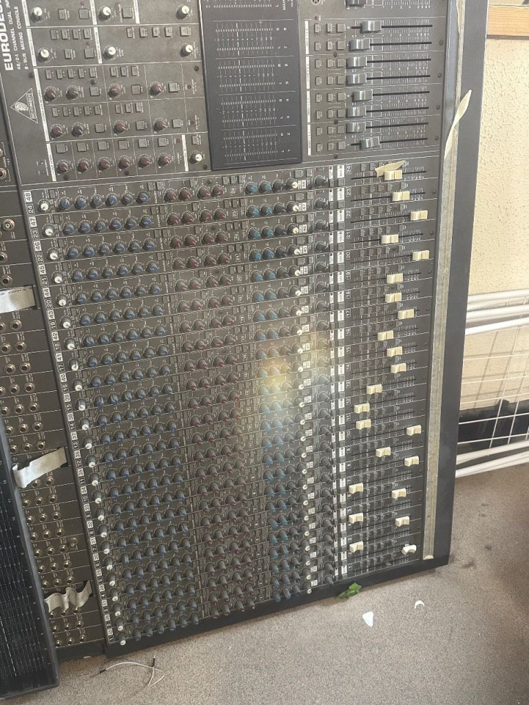 Behringer EURODESK MX9000 Mixer – Fair Condition