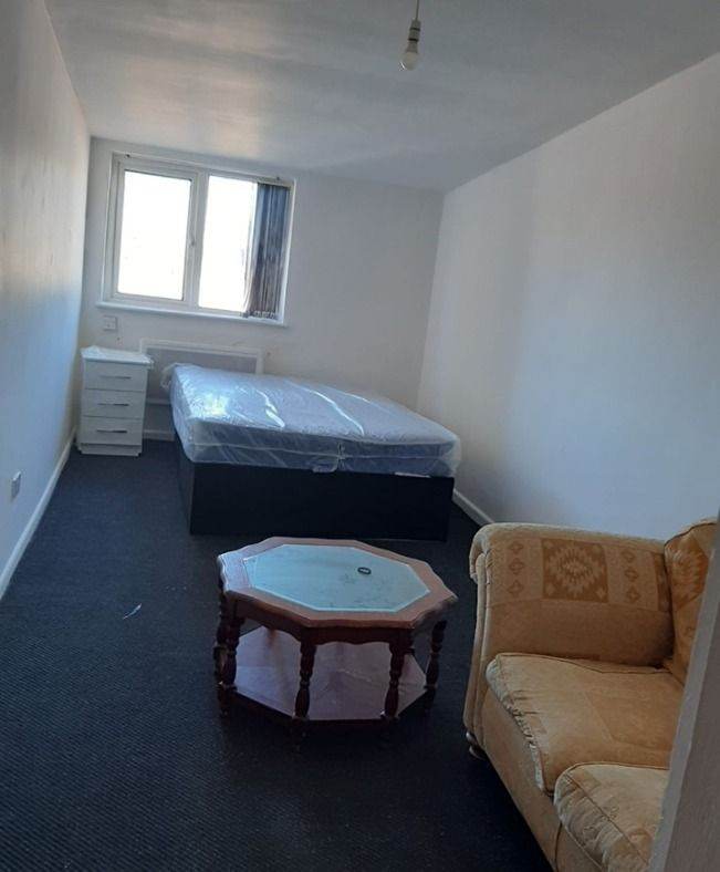 Supported 1-Bed Studio Flats Available – Small Heath