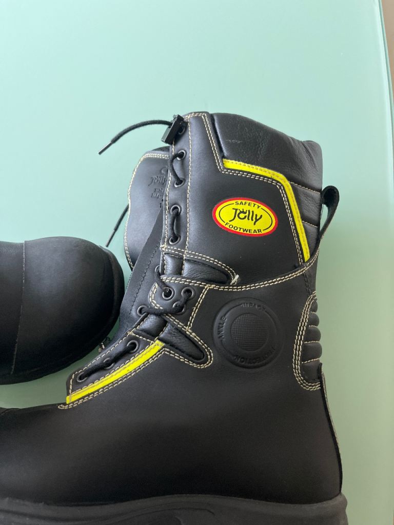Safety boots