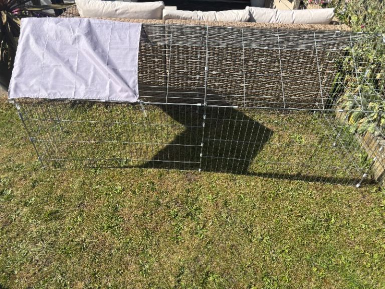 Pet enclosure 