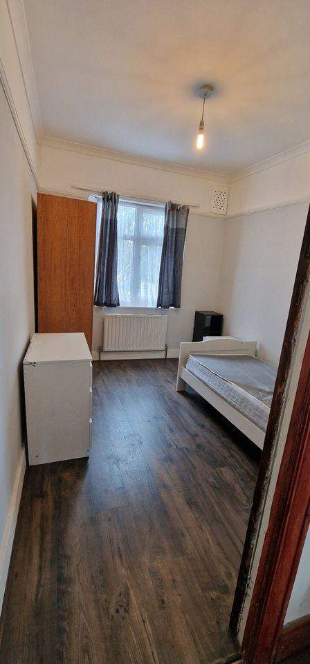 Large size room - Rent £650 p/m