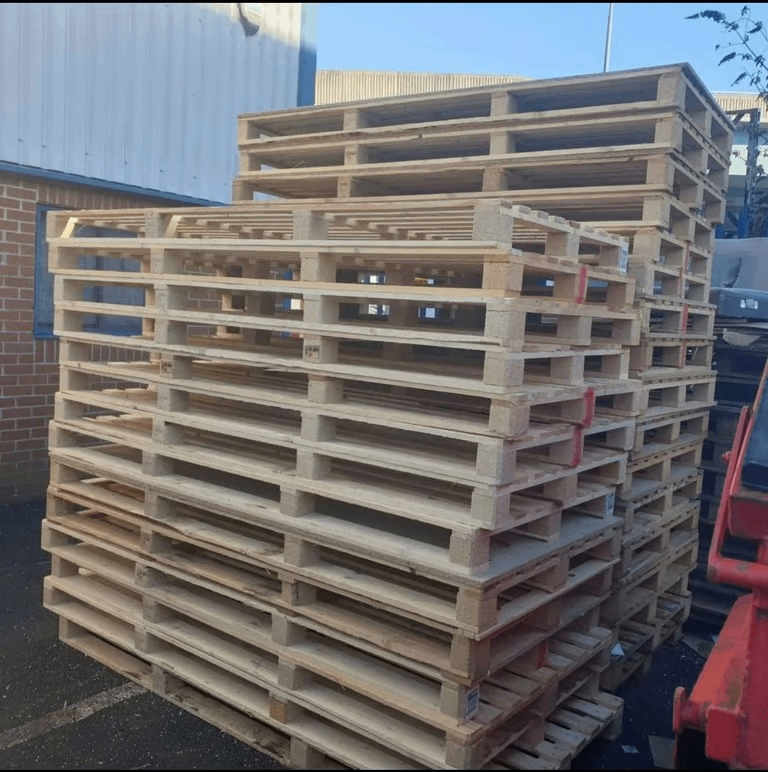 Constant supply of new large/double pallets available for collection or delivery. 220cm x 106cm.