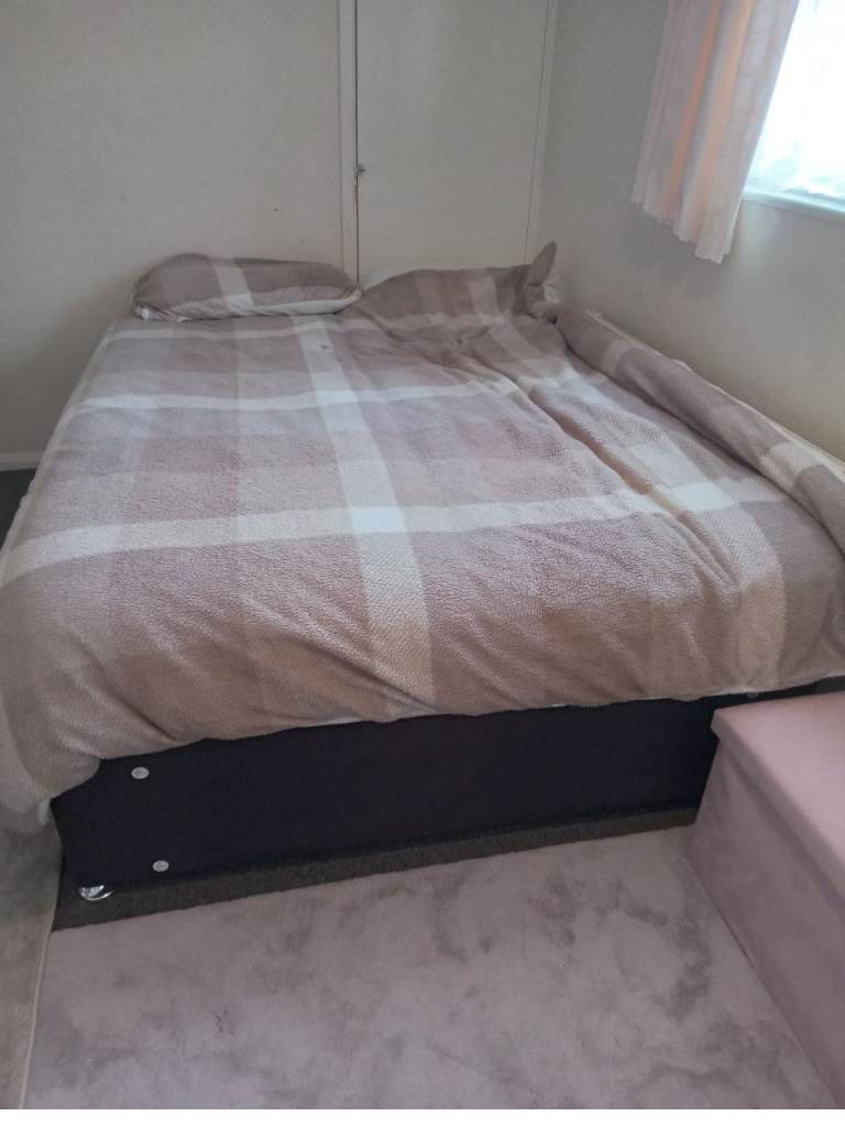 NEW DOUBLE WITH WITH NEW MATRESS